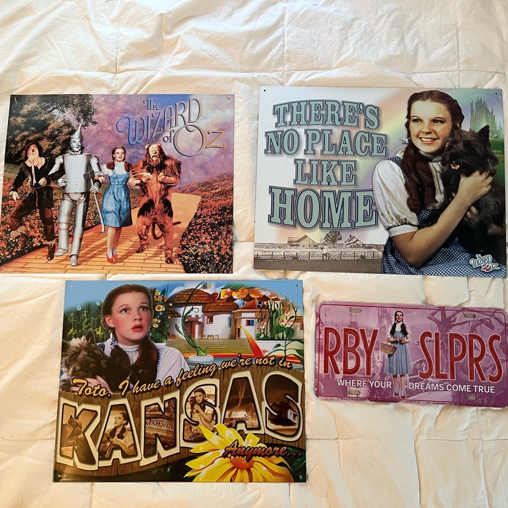 The Wizard of Oz Assorted Wall Tins